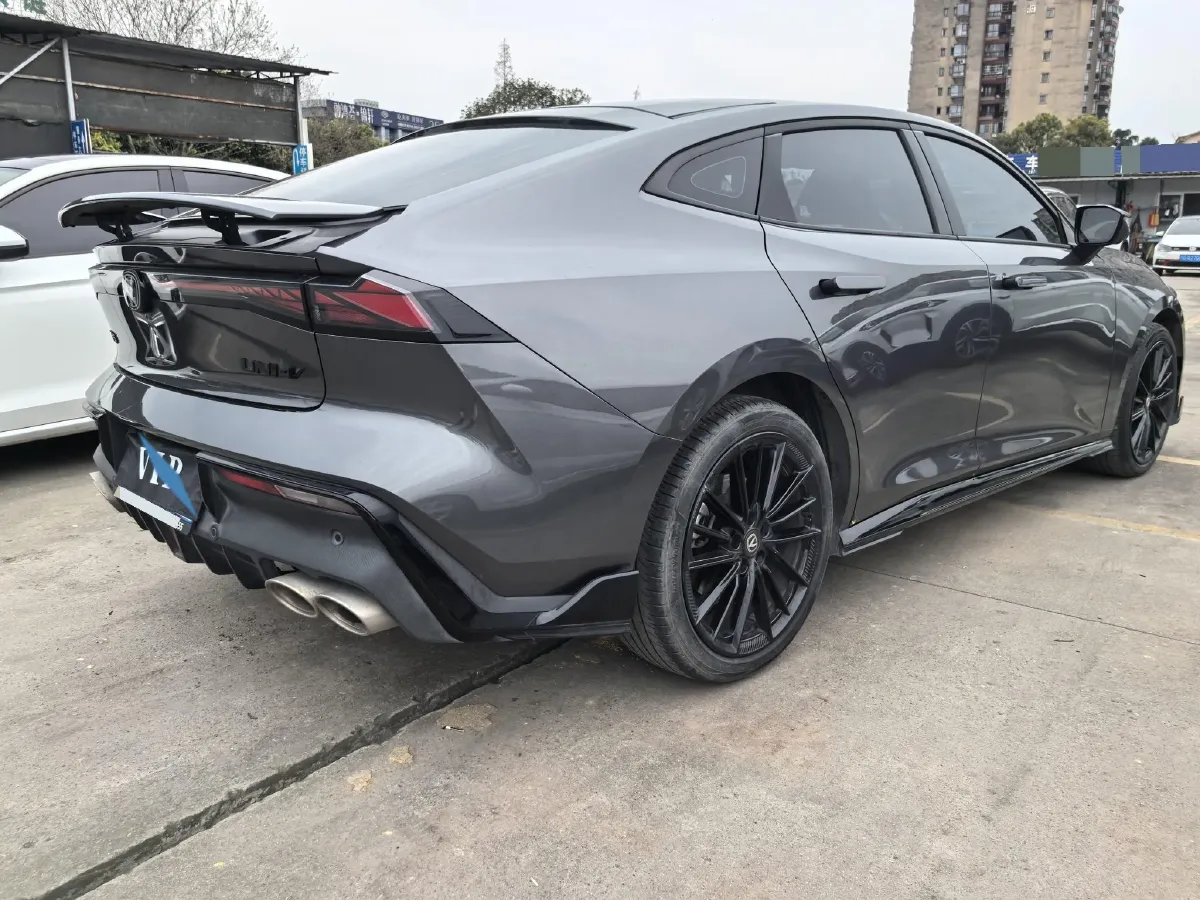 2022 ChangAn UNI-V 2.0T 233HP L4 8AT,autocango,china used car exporter,china ev exporter,chinese used car exporter,chinese used ev exporter