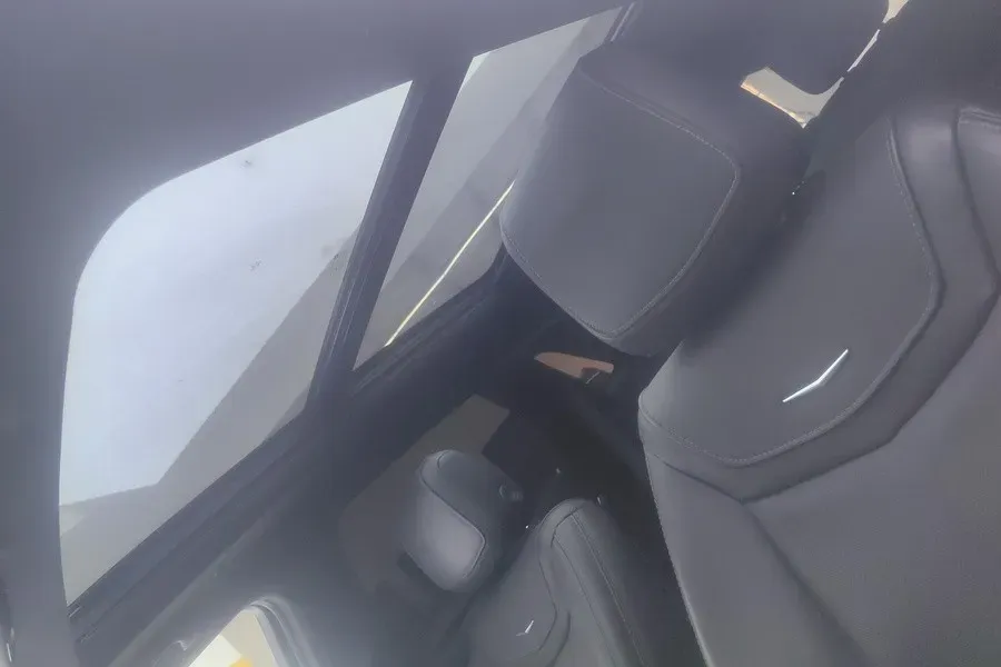 2022 Cadillac XT5 2.0T 237HP L4 9AT,autocango,china used car exporter,china ev exporter,chinese used car exporter,chinese used ev exporter