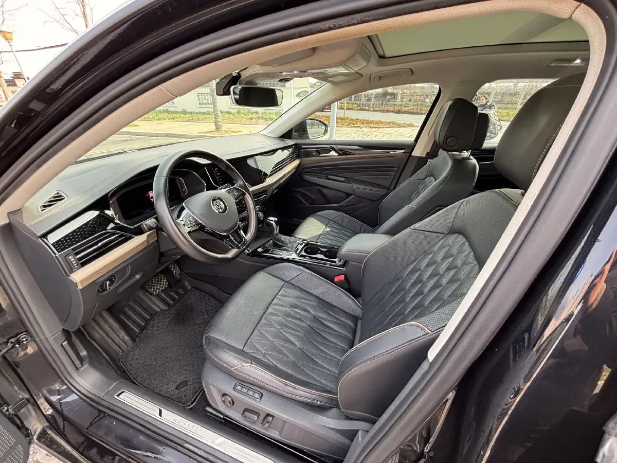 2019 Volkswagen Passat 2.0T 186HP L4 7DCT,autocango,china used car exporter,china ev exporter,chinese used car exporter,chinese used ev exporter