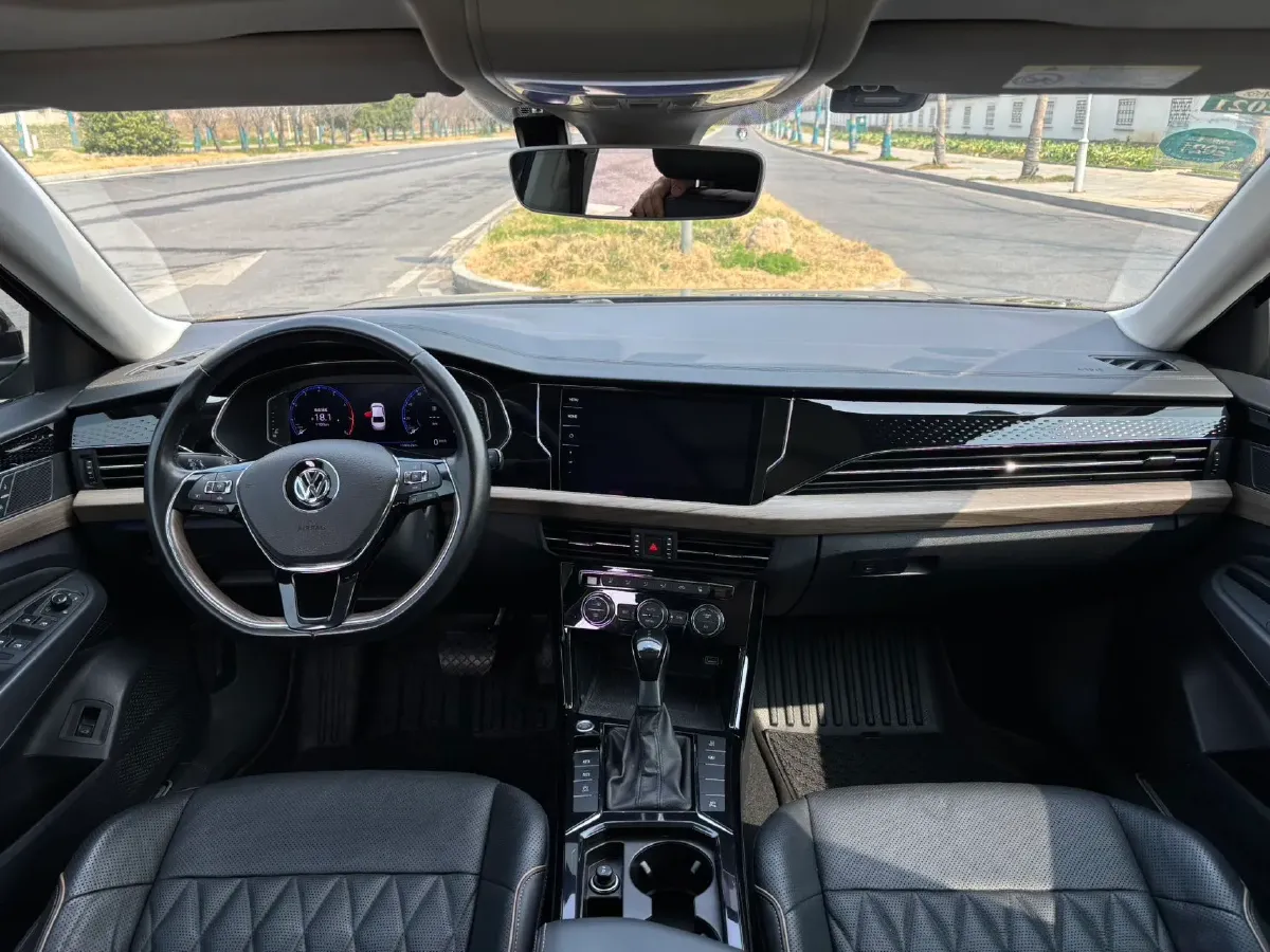 2019 Volkswagen Passat 2.0T 186HP L4 7DCT,autocango,china used car exporter,china ev exporter,chinese used car exporter,chinese used ev exporter