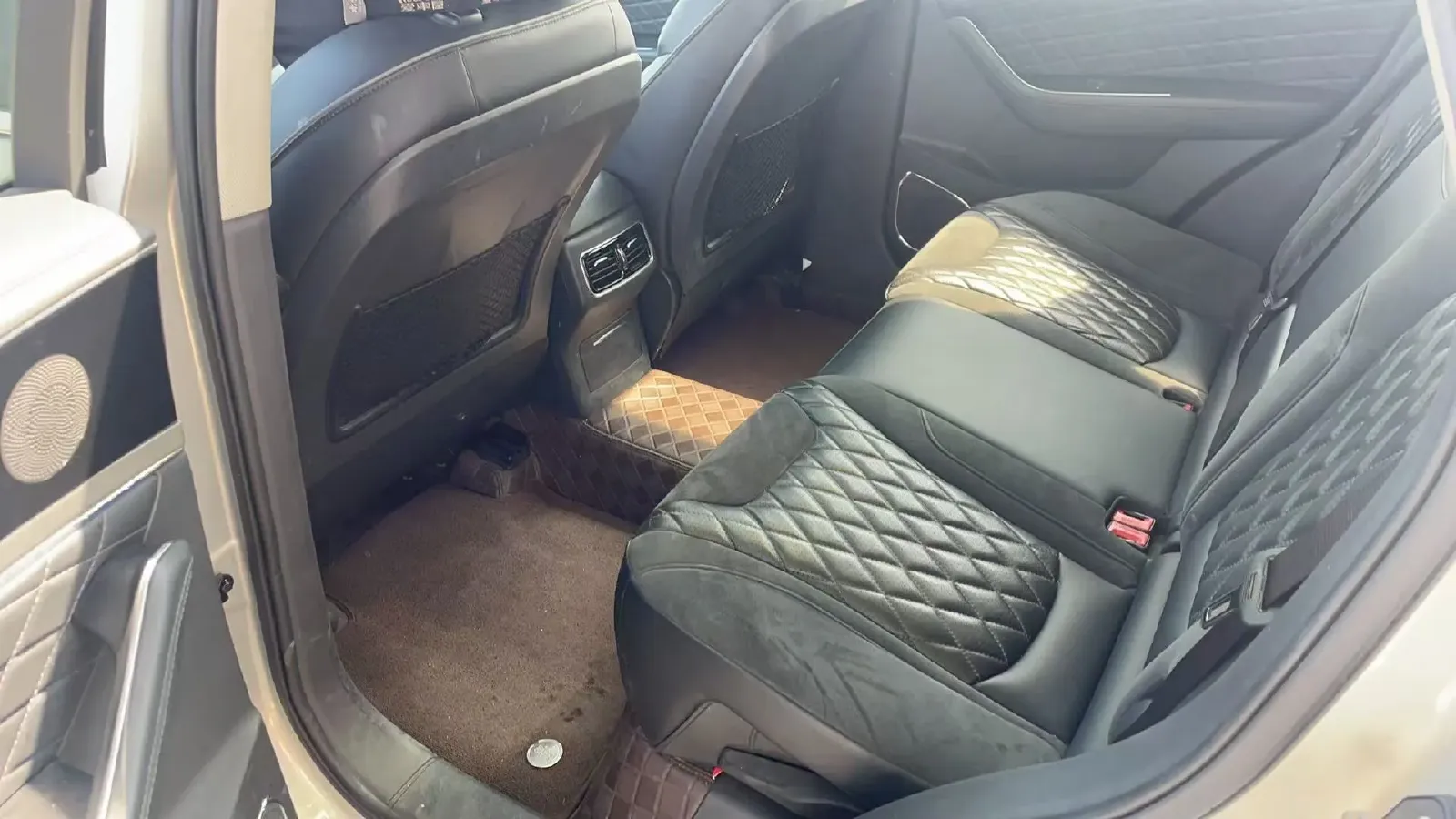 2019 HongQi HS5 2.0T 224HP L4 6AT,autocango,china used car exporter,china ev exporter,chinese used car exporter,chinese used ev exporter