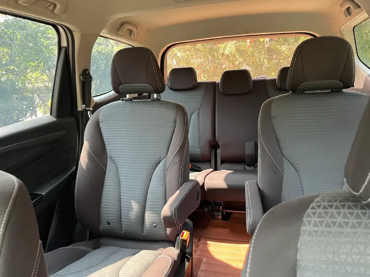 2019 BaoJun 730 1.5L 105HP L4 6MT,autocango,china used car exporter,china ev exporter,chinese used car exporter,chinese used ev exporter