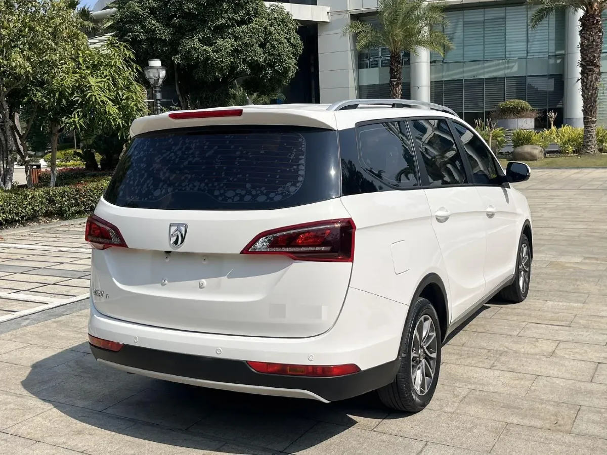 2019 BaoJun 730 1.5L 105HP L4 6MT,autocango,china used car exporter,china ev exporter,chinese used car exporter,chinese used ev exporter