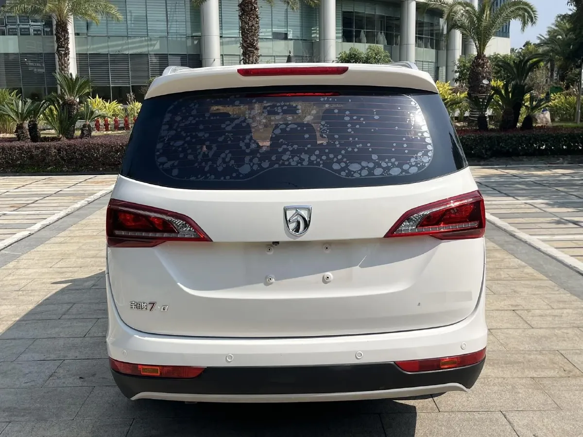 2019 BaoJun 730 1.5L 105HP L4 6MT,autocango,china used car exporter,china ev exporter,chinese used car exporter,chinese used ev exporter