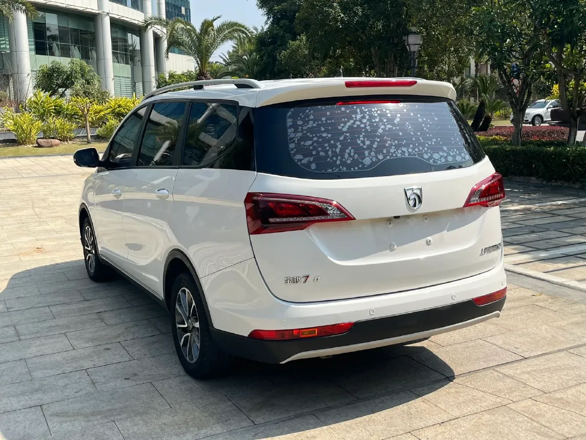 2019 BaoJun 730 1.5L 105HP L4 6MT,autocango,china used car exporter,china ev exporter,chinese used car exporter,chinese used ev exporter