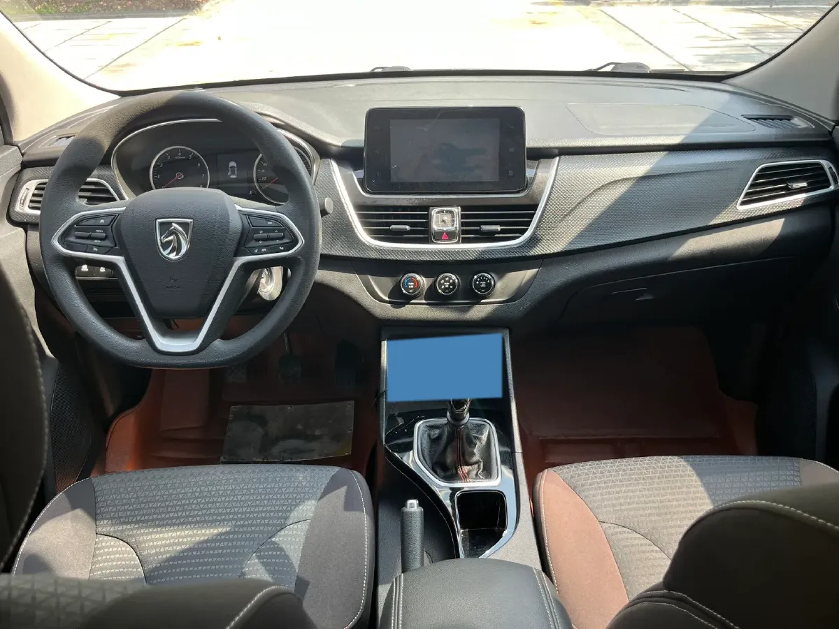2019 BaoJun 730 1.5L 105HP L4 6MT,autocango,china used car exporter,china ev exporter,chinese used car exporter,chinese used ev exporter