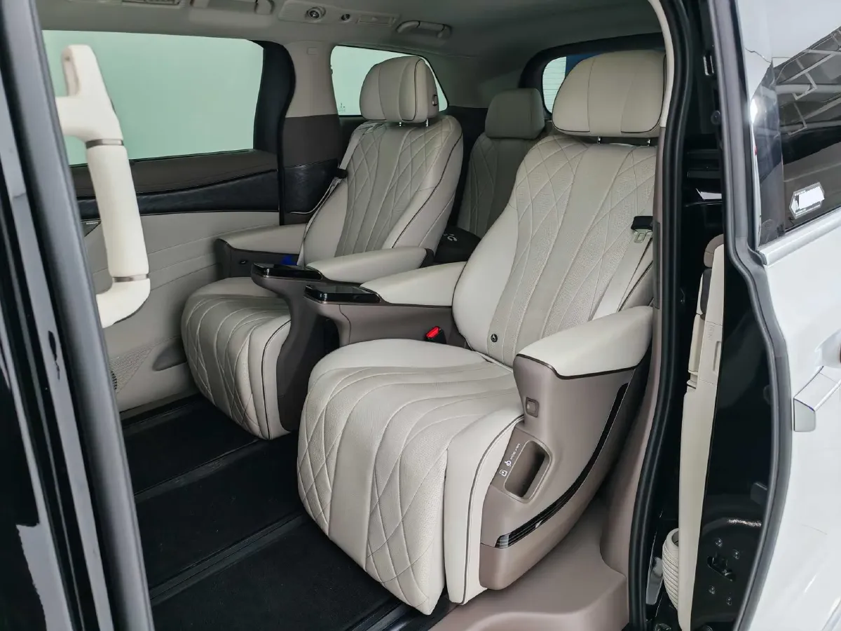 2022 HongQi HS7 3.0T 337HP V6 8AT,autocango,china used car exporter,china ev exporter,chinese used car exporter,chinese used ev exporter