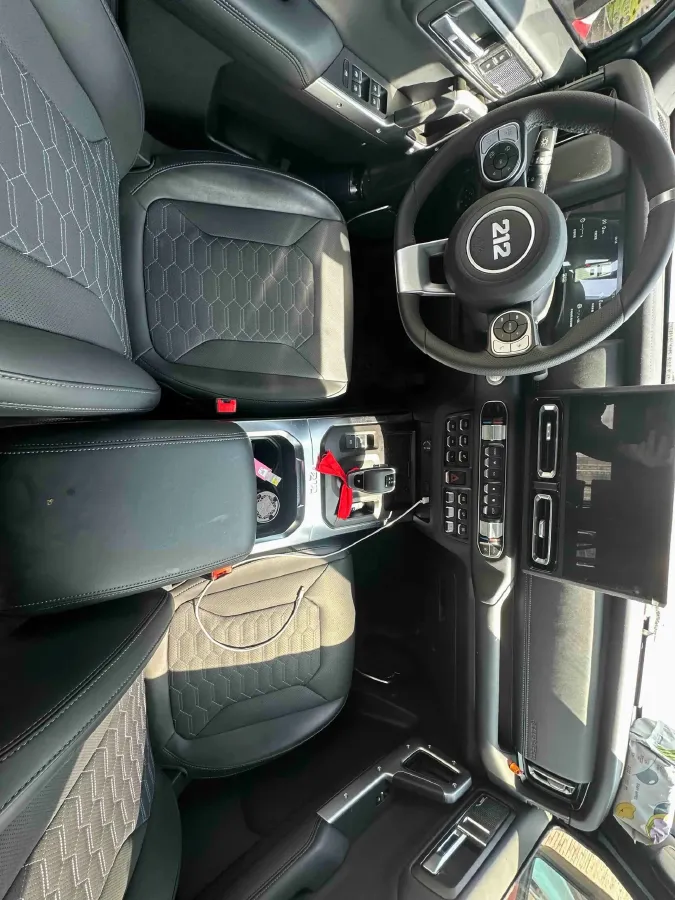 2025 212 212 T01 2.0T 252HP L4 8AT,autocango,china used car exporter,china ev exporter,chinese used car exporter,chinese used ev exporter