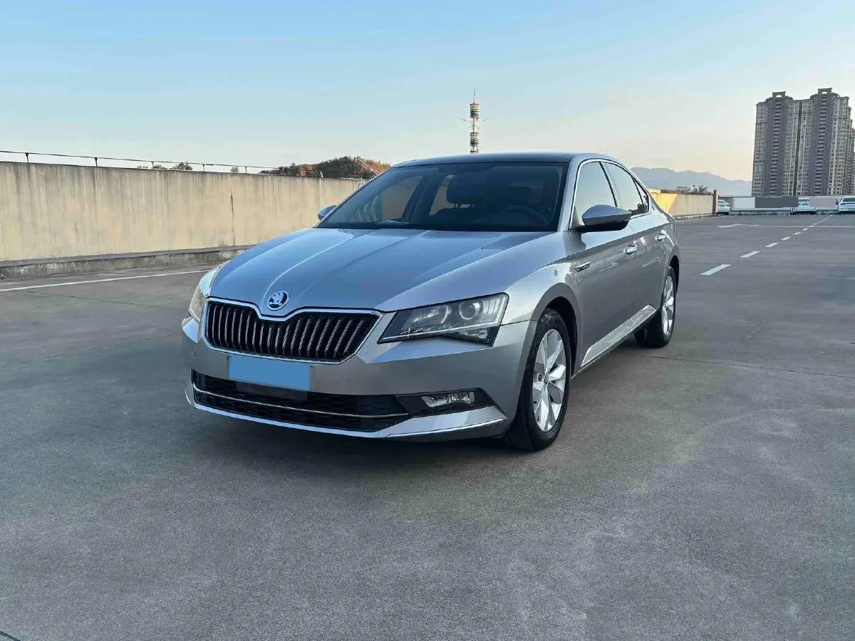 2018 Skoda Superb 1.8T 180HP L4 7DCT,autocango,china used car exporter,china ev exporter,chinese used car exporter,chinese used ev exporter