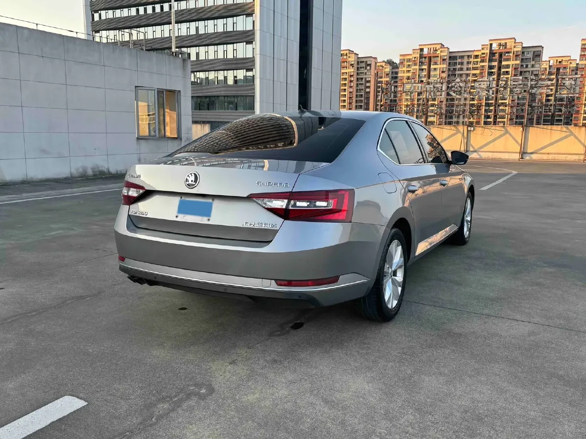 2018 Skoda Superb 1.8T 180HP L4 7DCT,autocango,china used car exporter,china ev exporter,chinese used car exporter,chinese used ev exporter