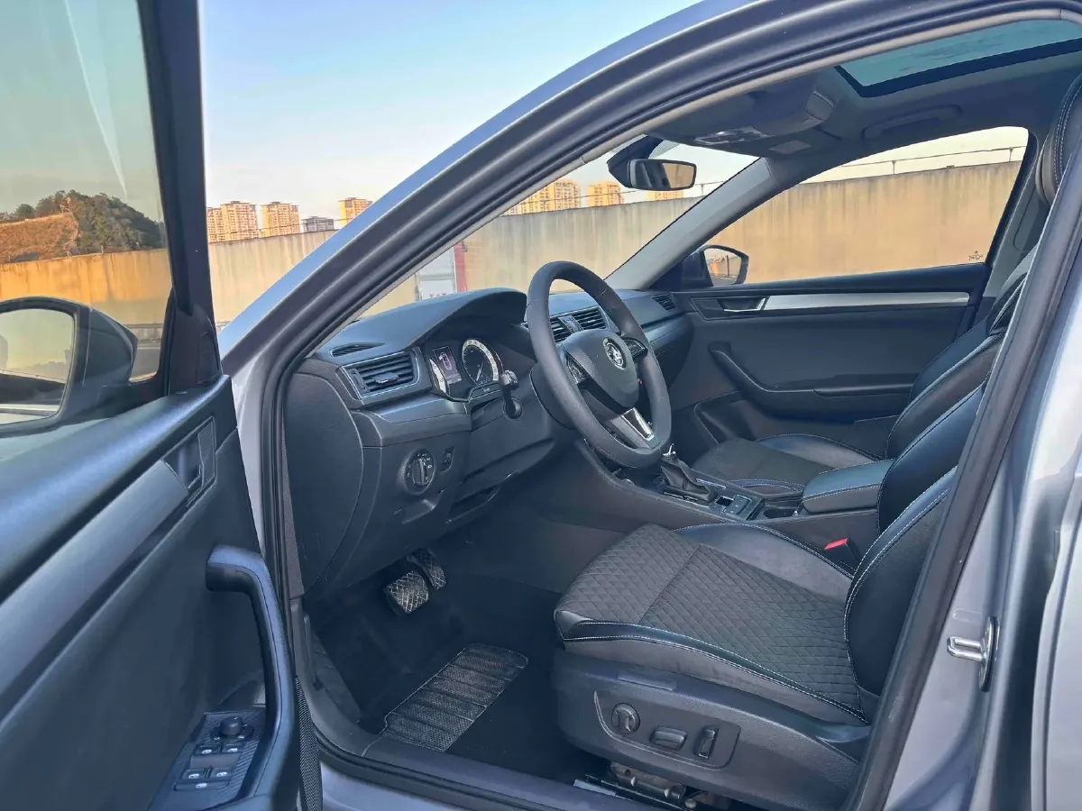 2018 Skoda Superb 1.8T 180HP L4 7DCT,autocango,china used car exporter,china ev exporter,chinese used car exporter,chinese used ev exporter