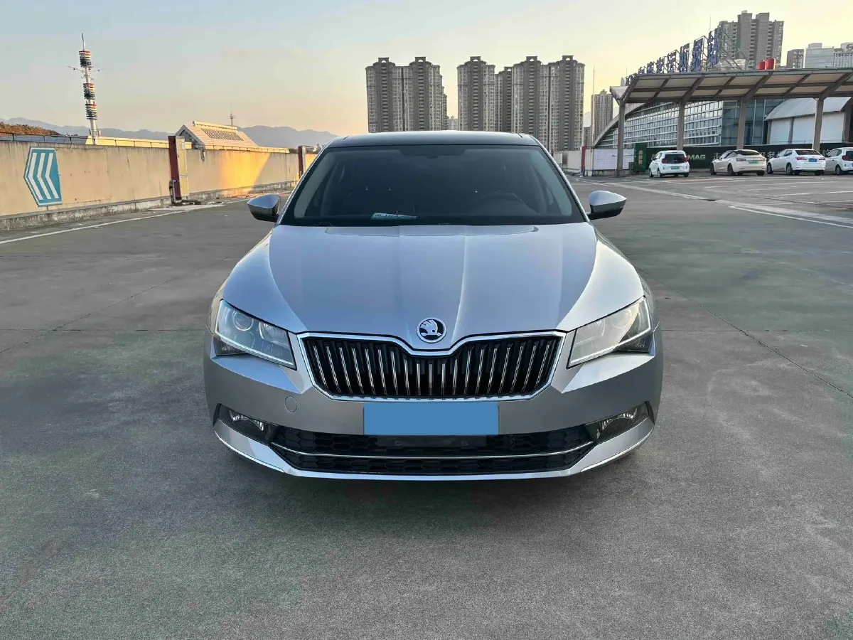 2018 Skoda Superb 1.8T 180HP L4 7DCT,autocango,china used car exporter,china ev exporter,chinese used car exporter,chinese used ev exporter