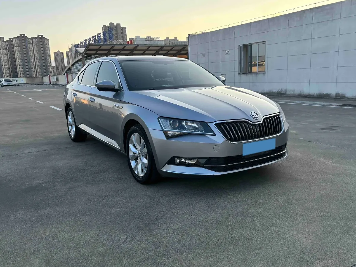 2018 Skoda Superb 1.8T 180HP L4 7DCT,autocango,china used car exporter,china ev exporter,chinese used car exporter,chinese used ev exporter