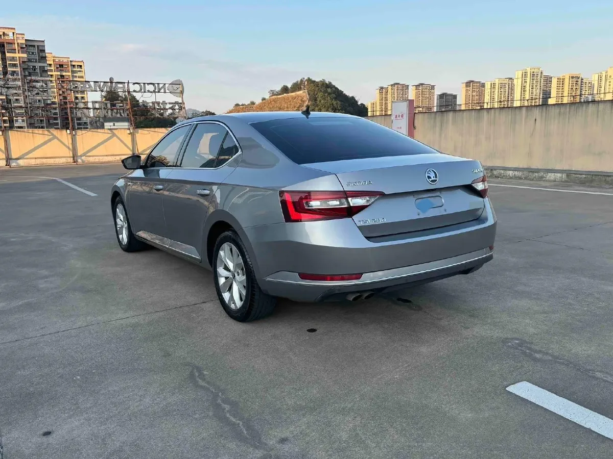 2018 Skoda Superb 1.8T 180HP L4 7DCT,autocango,china used car exporter,china ev exporter,chinese used car exporter,chinese used ev exporter