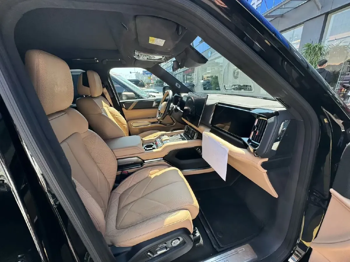 2025 FangChengBao Bao 8 2.0T 245HP L4 E-CVT PHEV 36.8KWH,autocango,china used car exporter,china ev exporter,chinese used car exporter,chinese used ev exporter