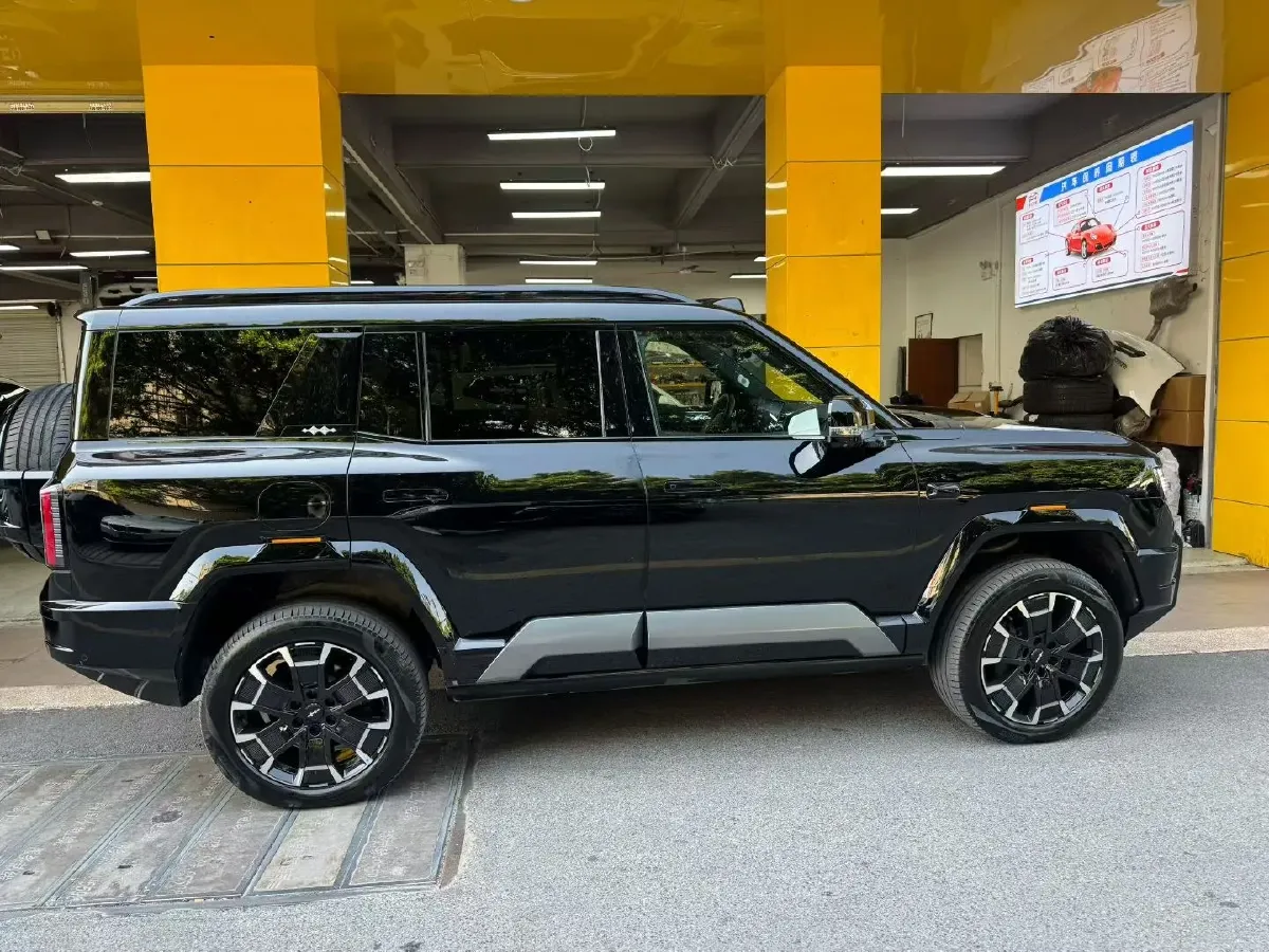 2025 FangChengBao Bao 8 2.0T 245HP L4 E-CVT PHEV 36.8KWH,autocango,china used car exporter,china ev exporter,chinese used car exporter,chinese used ev exporter
