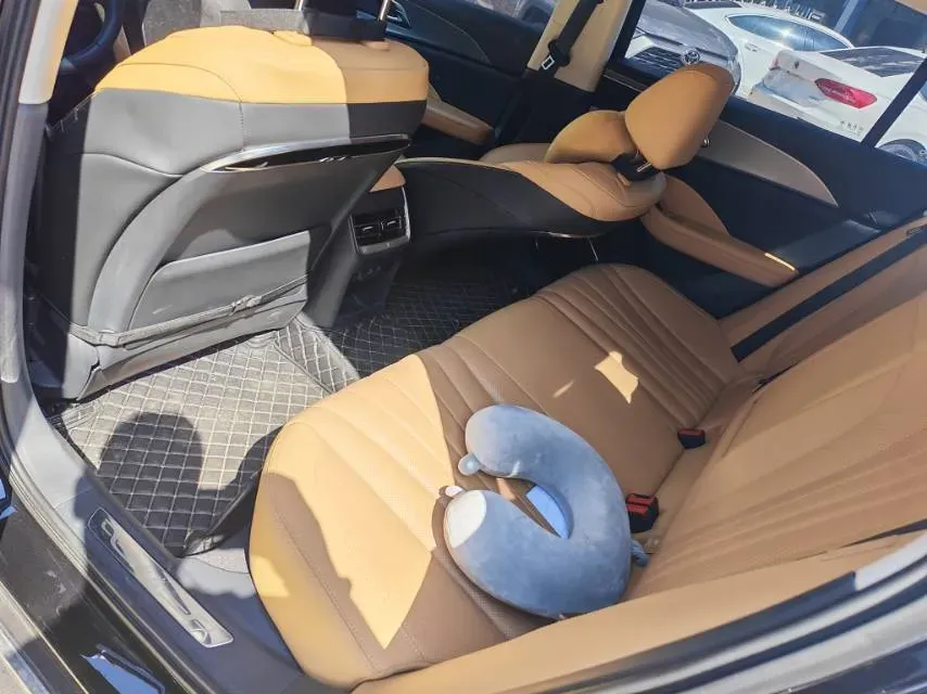 2023 HongQi H5 2.0T 224HP L4 8AT,autocango,china used car exporter,china ev exporter,chinese used car exporter,chinese used ev exporter