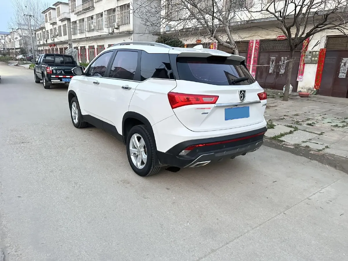 2018 BaoJun 530 1.5T 150HP L4 6MT,autocango,china used car exporter,china ev exporter,chinese used car exporter,chinese used ev exporter