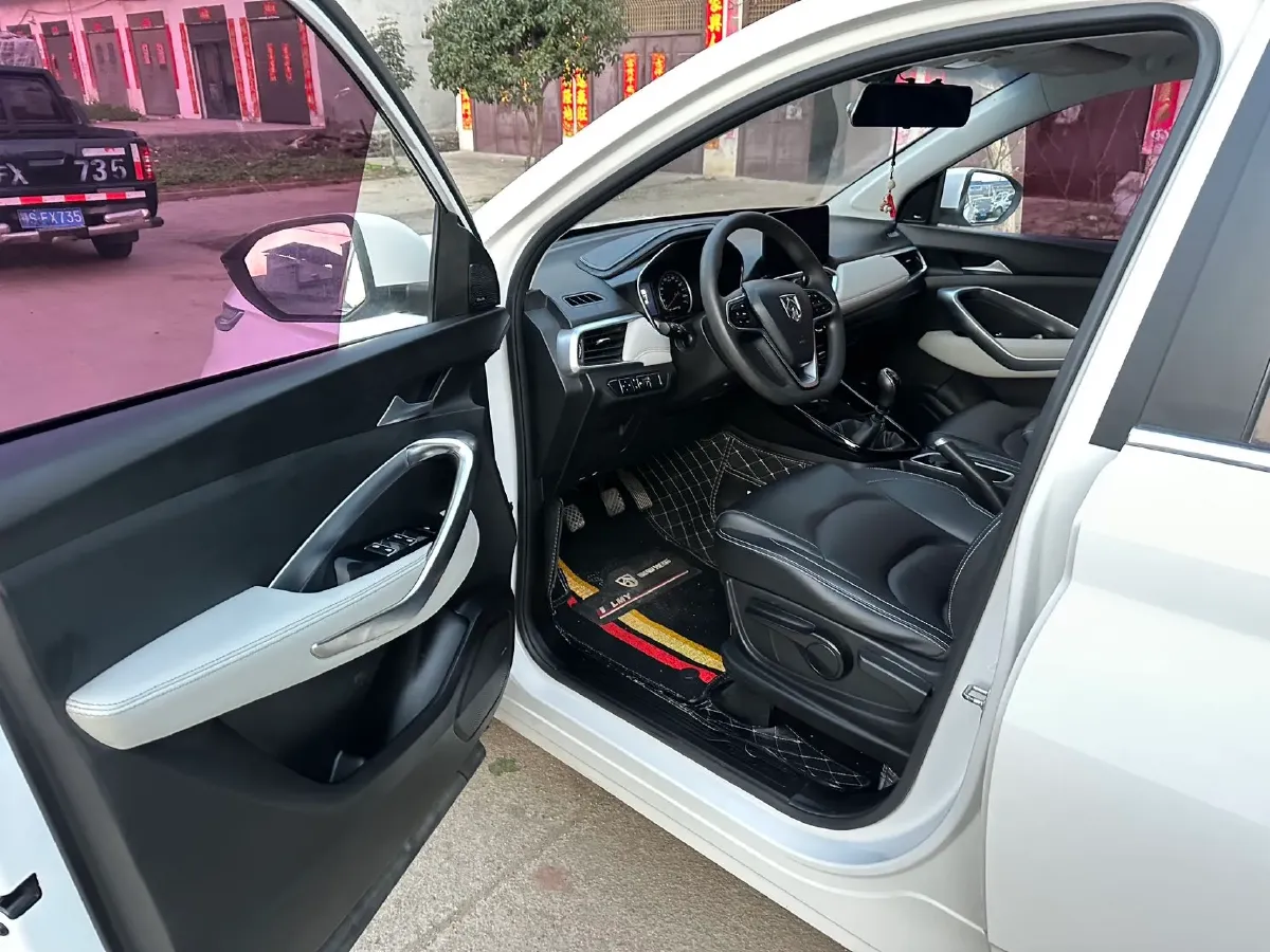 2018 BaoJun 530 1.5T 150HP L4 6MT,autocango,china used car exporter,china ev exporter,chinese used car exporter,chinese used ev exporter