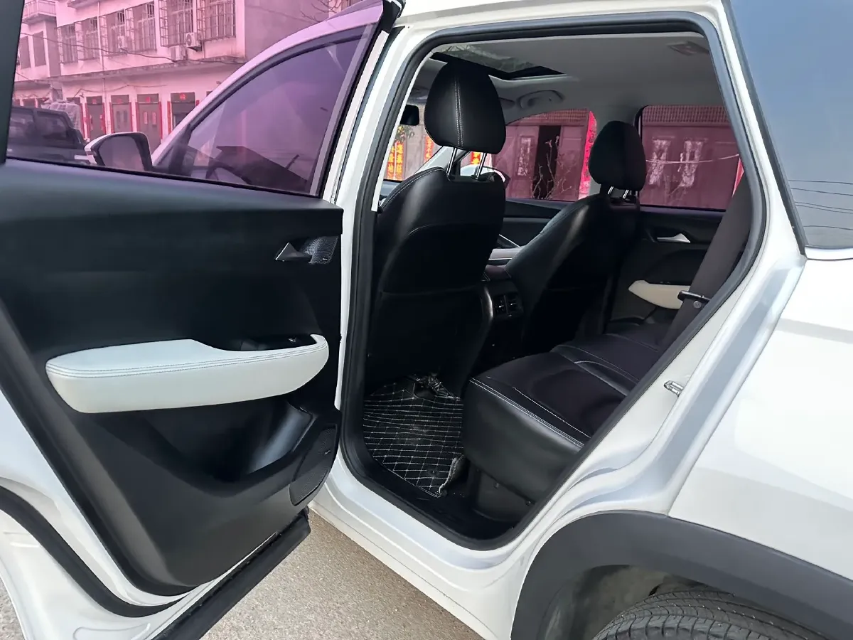 2018 BaoJun 530 1.5T 150HP L4 6MT,autocango,china used car exporter,china ev exporter,chinese used car exporter,chinese used ev exporter