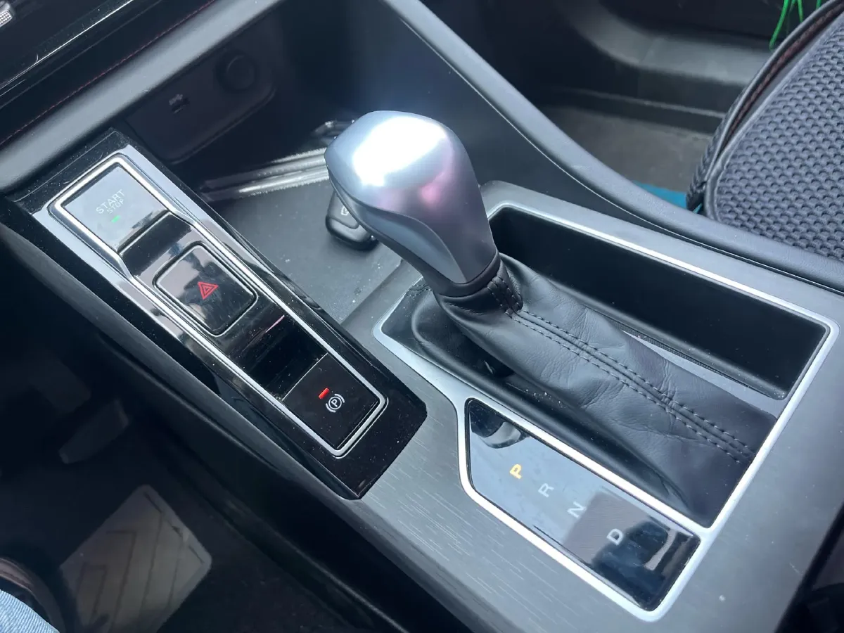 2023 Roewe i5 1.5L 129HP L4 CVT,autocango,china used car exporter,china ev exporter,chinese used car exporter,chinese used ev exporter