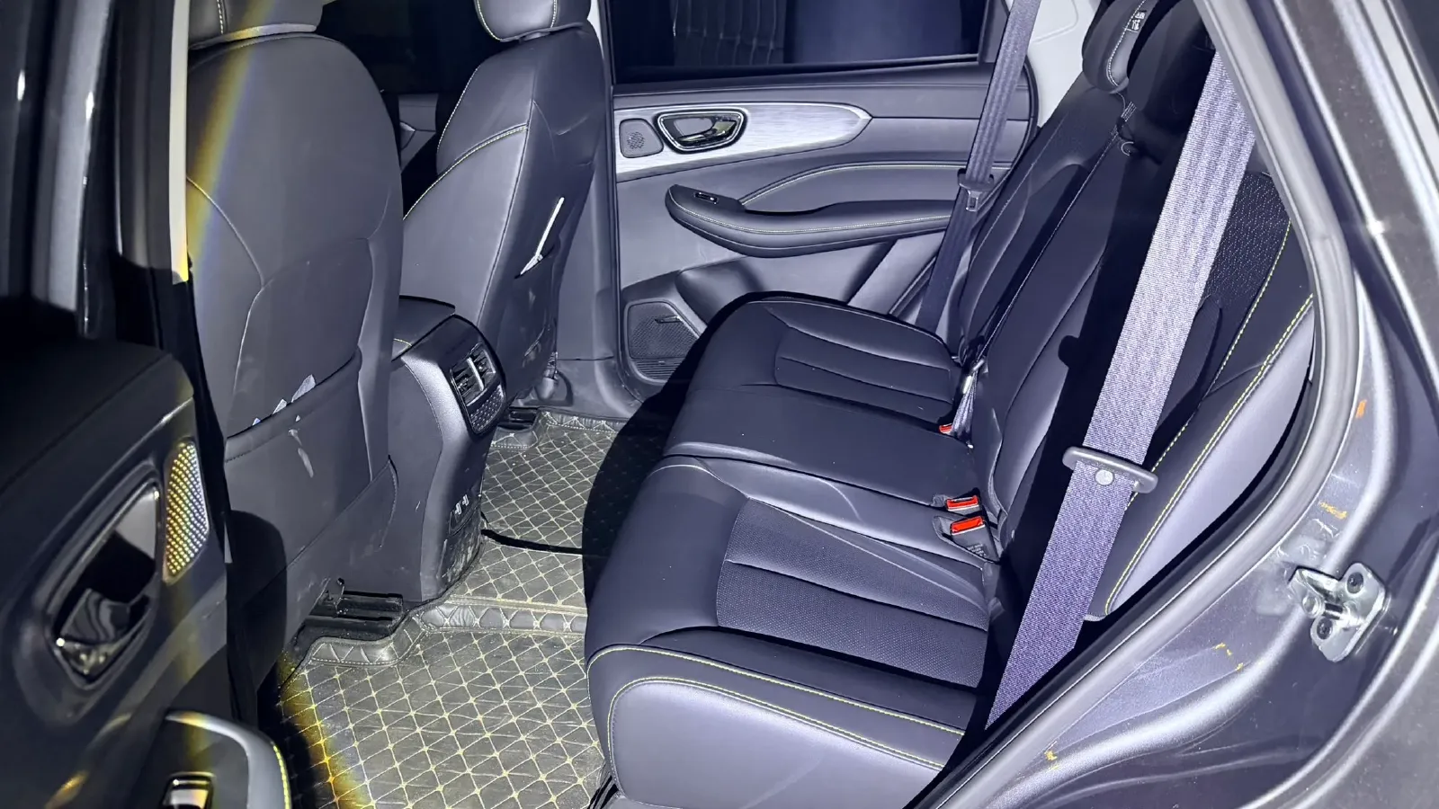 2023 Roewe RX5 1.5T 181HP L4 7DCT,autocango,china used car exporter,china ev exporter,chinese used car exporter,chinese used ev exporter