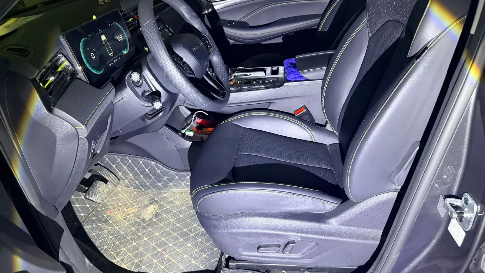 2023 Roewe RX5 1.5T 181HP L4 7DCT,autocango,china used car exporter,china ev exporter,chinese used car exporter,chinese used ev exporter