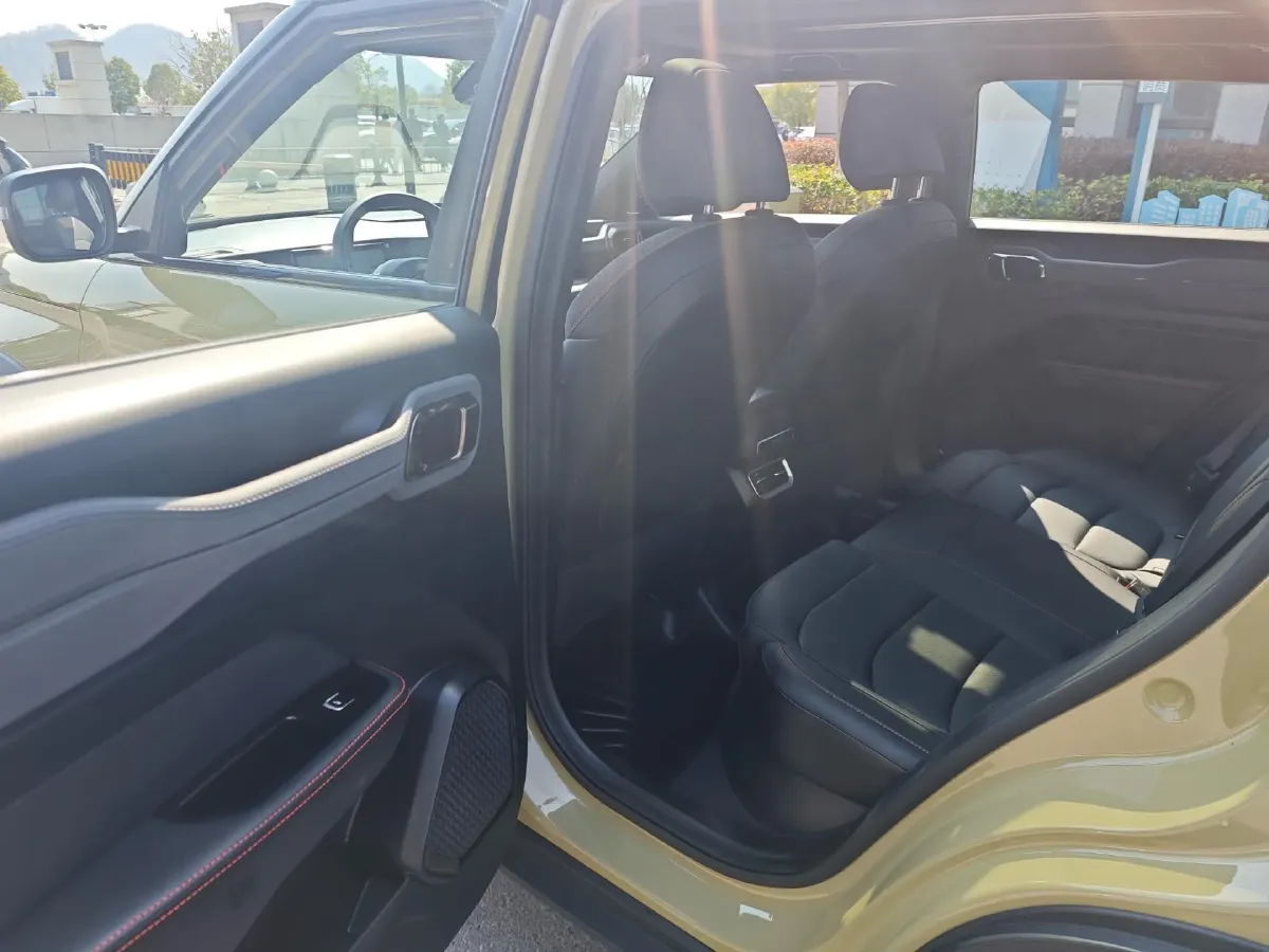 2025 Geely Cowboy 1.5T 181HP L4 7DCT,autocango,china used car exporter,china ev exporter,chinese used car exporter,chinese used ev exporter