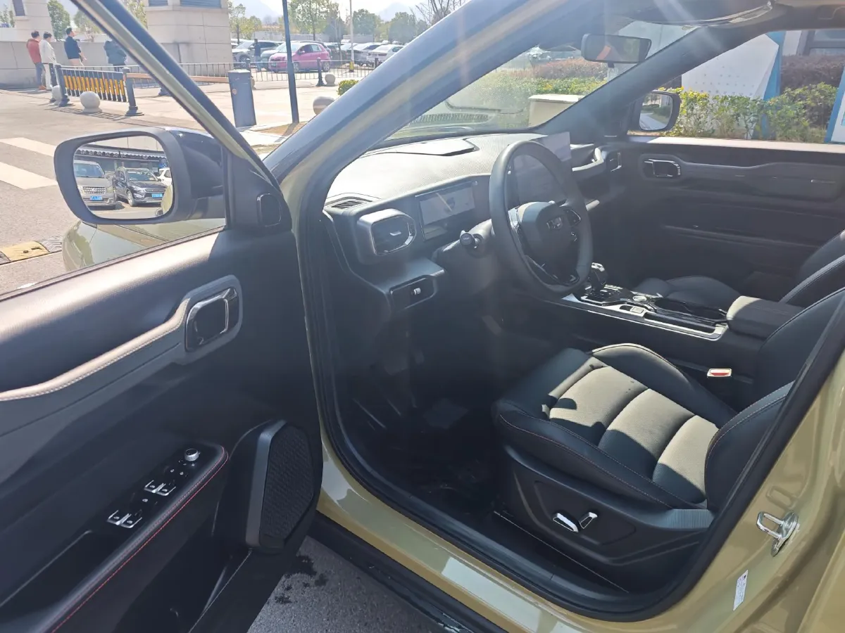 2025 Geely Cowboy 1.5T 181HP L4 7DCT,autocango,china used car exporter,china ev exporter,chinese used car exporter,chinese used ev exporter