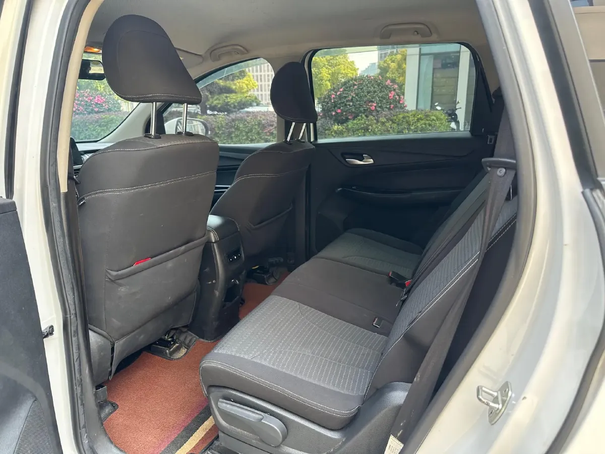 2019 BaoJun 730 1.5T 151HP L4 CVT,autocango,china used car exporter,china ev exporter,chinese used car exporter,chinese used ev exporter