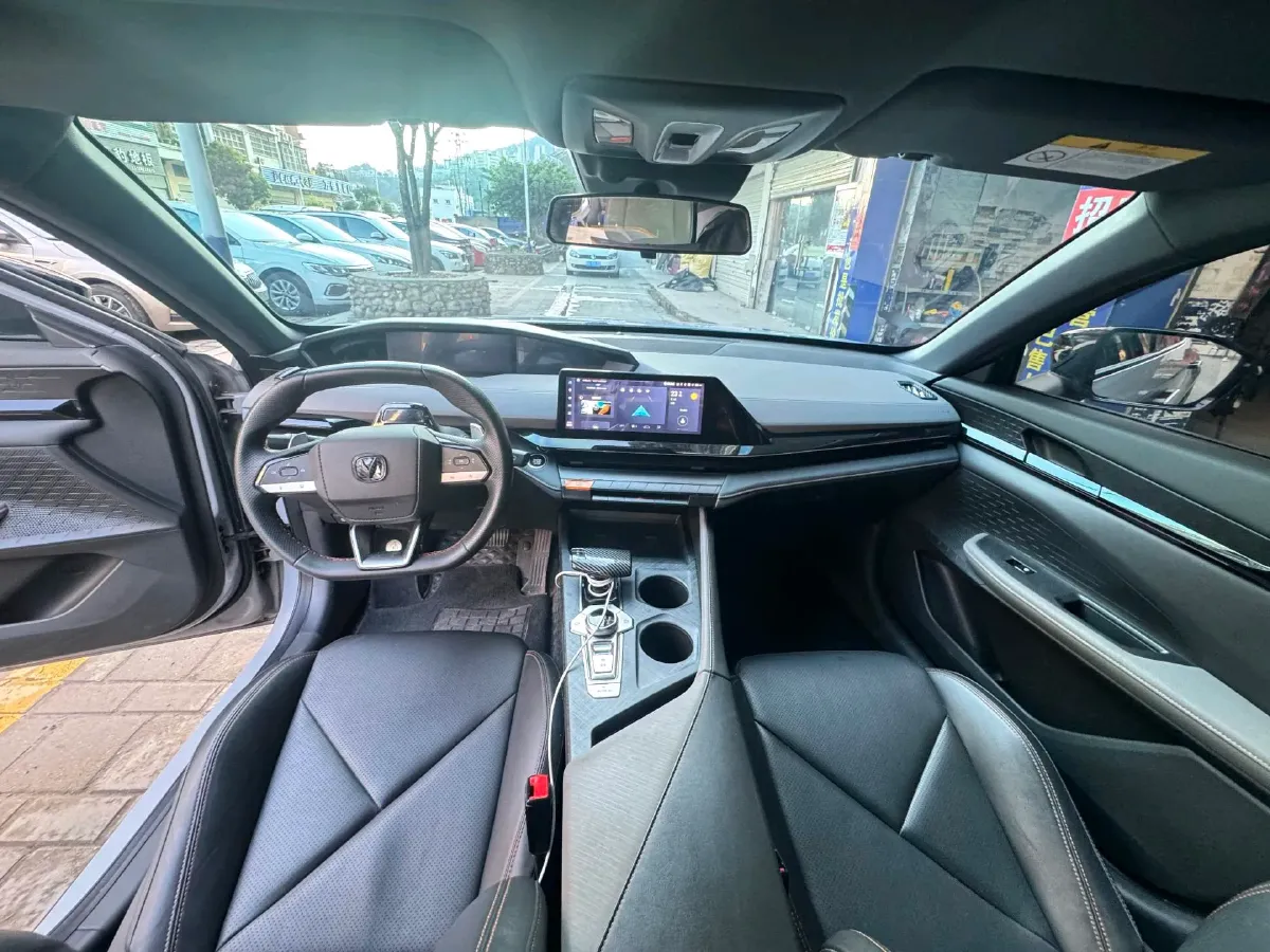 2022 ChangAn UNI-V 1.5T 188HP L4 7DCT,autocango,china used car exporter,china ev exporter,chinese used car exporter,chinese used ev exporter