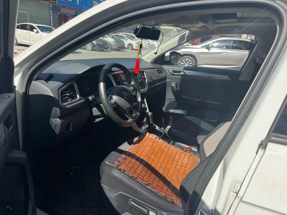 2020 Volkswagen T-Roc 1.4T 131HP L4 7DCT,autocango,china used car exporter,china ev exporter,chinese used car exporter,chinese used ev exporter