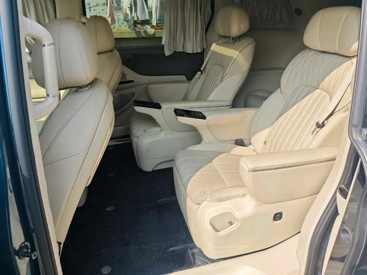 2025 Voyah Dream 1.5T 150HP L4 PHEV 41.7KWH,autocango,china used car exporter,china ev exporter,chinese used car exporter,chinese used ev exporter