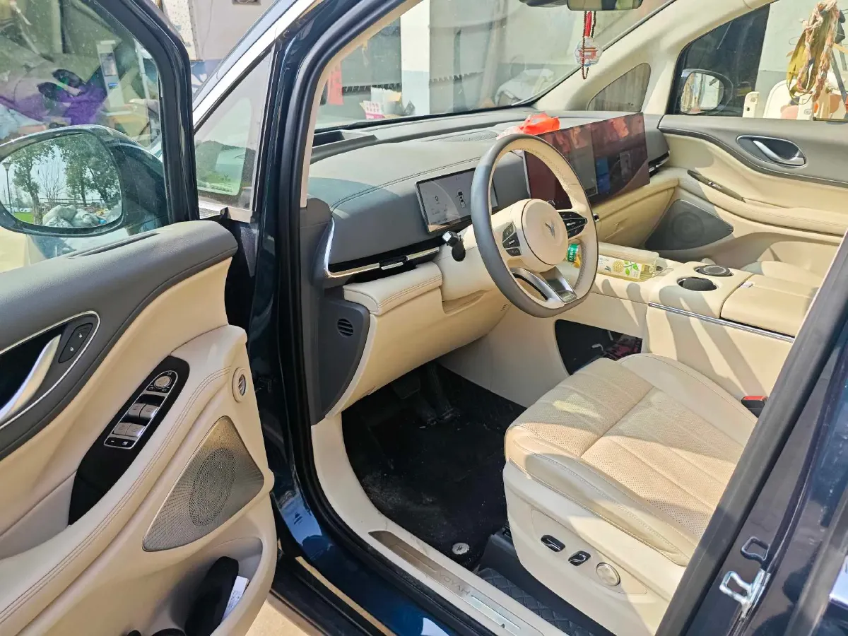 2025 Voyah Dream 1.5T 150HP L4 PHEV 41.7KWH,autocango,china used car exporter,china ev exporter,chinese used car exporter,chinese used ev exporter