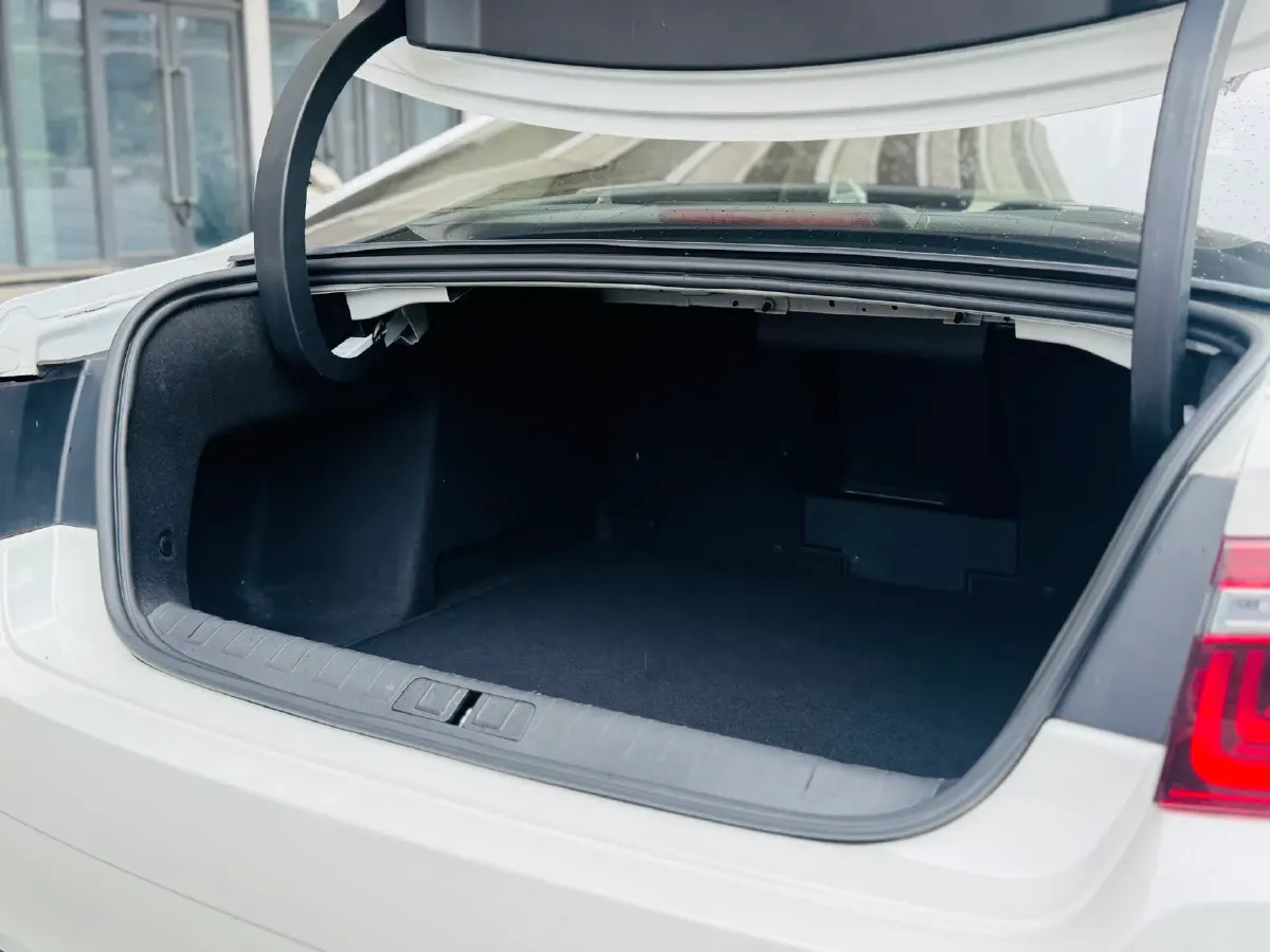 2017 Citroen C6 1.8T 204HP L4 6AT,autocango,china used car exporter,china ev exporter,chinese used car exporter,chinese used ev exporter