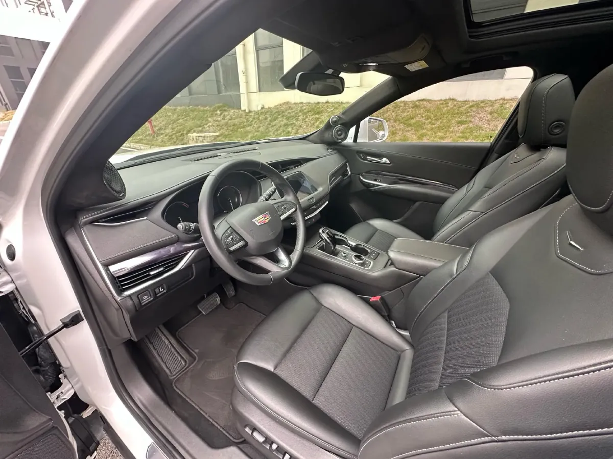 2021 Cadillac XT4 2.0T 237HP L4 9AT,autocango,china used car exporter,china ev exporter,chinese used car exporter,chinese used ev exporter