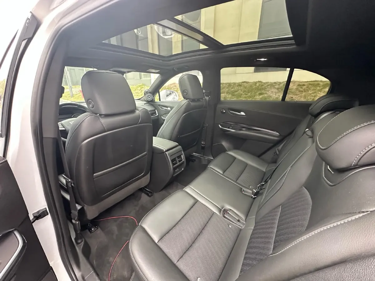 2021 Cadillac XT4 2.0T 237HP L4 9AT,autocango,china used car exporter,china ev exporter,chinese used car exporter,chinese used ev exporter