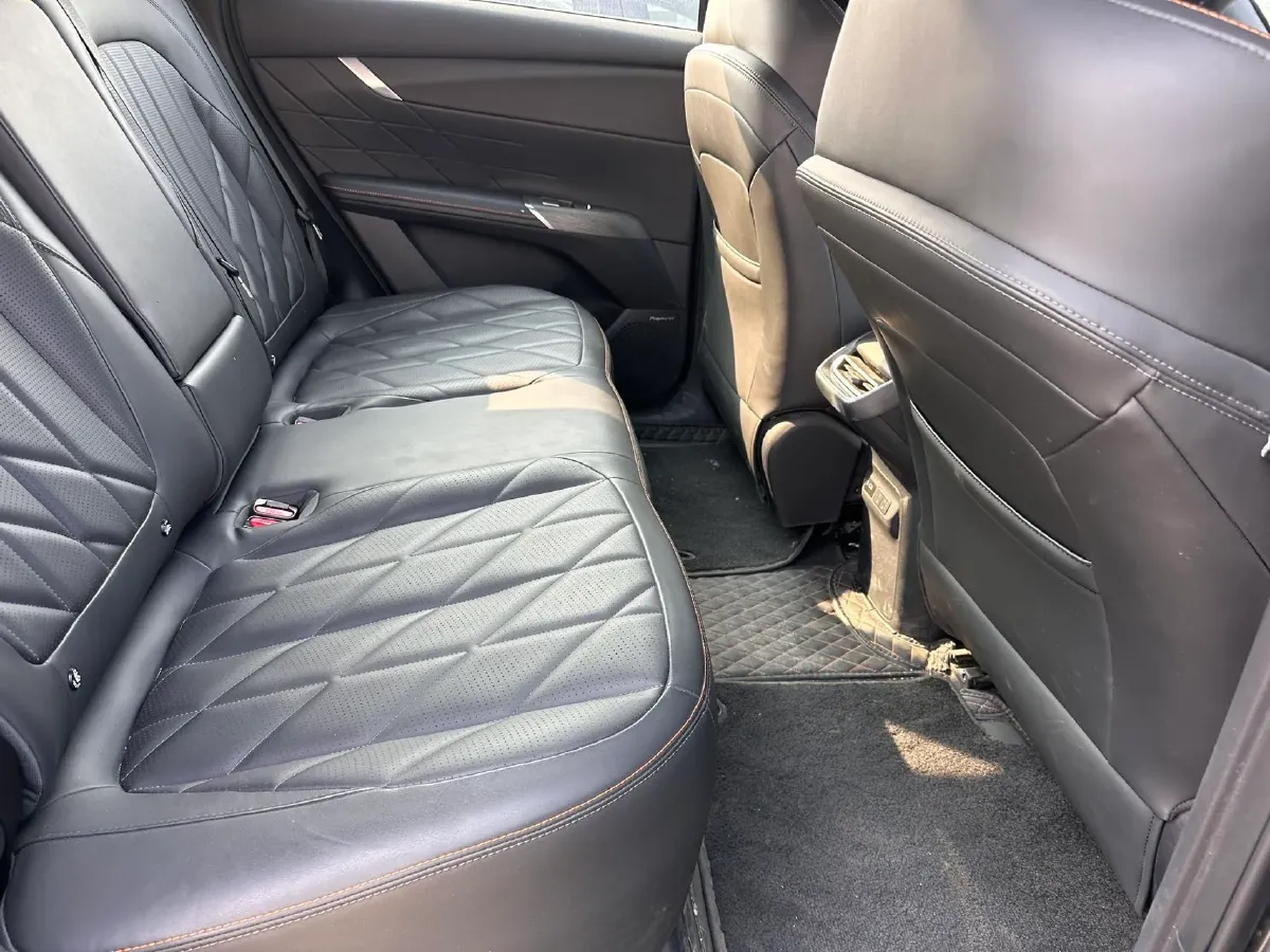 2025 ChangAn CS75 Plus 2.0T 233HP L4 8AT,autocango,china used car exporter,china ev exporter,chinese used car exporter,chinese used ev exporter