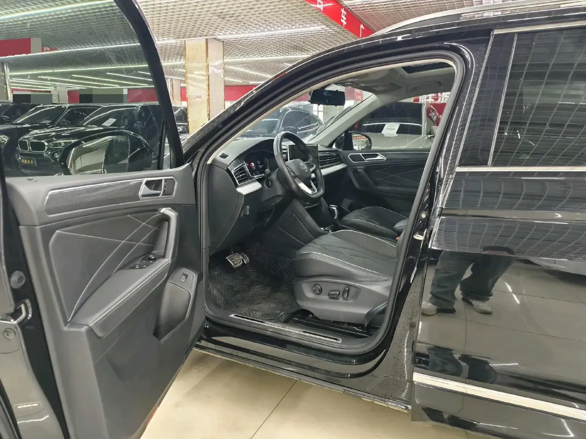 2024 Volkswagen Tiguan L 2.0T 186HP L4 7DCT,autocango,china used car exporter,china ev exporter,chinese used car exporter,chinese used ev exporter