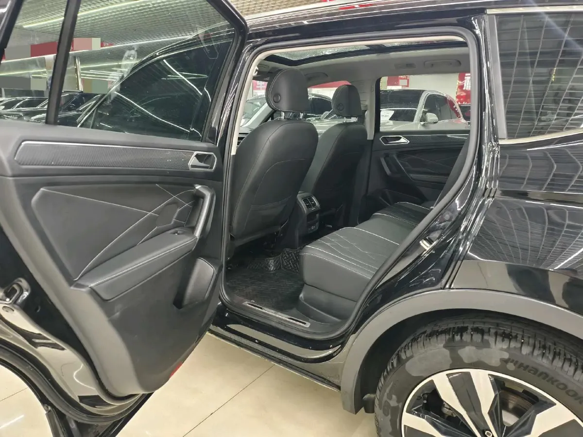 2024 Volkswagen Tiguan L 2.0T 186HP L4 7DCT,autocango,china used car exporter,china ev exporter,chinese used car exporter,chinese used ev exporter