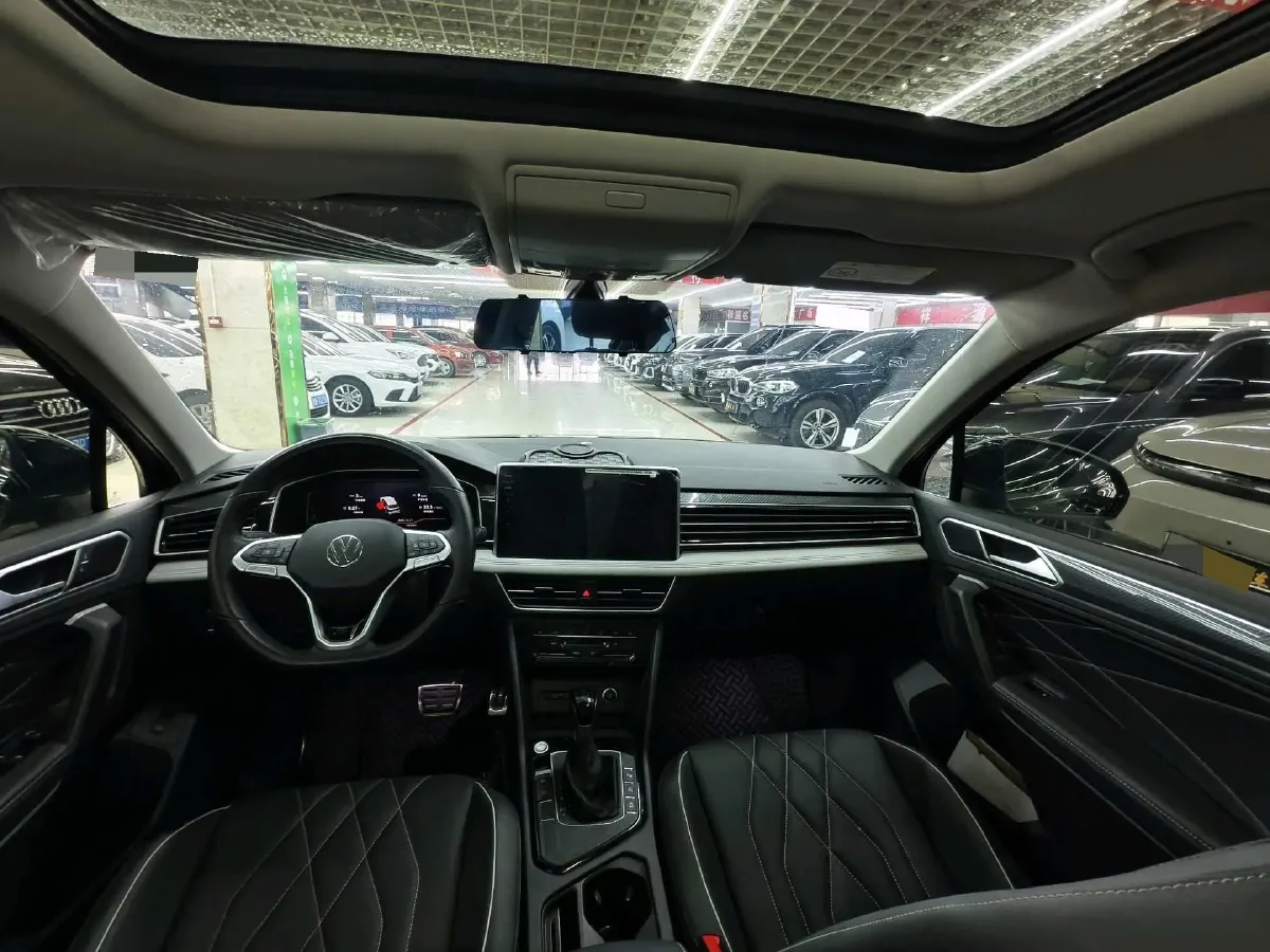 2024 Volkswagen Tiguan L 2.0T 186HP L4 7DCT,autocango,china used car exporter,china ev exporter,chinese used car exporter,chinese used ev exporter