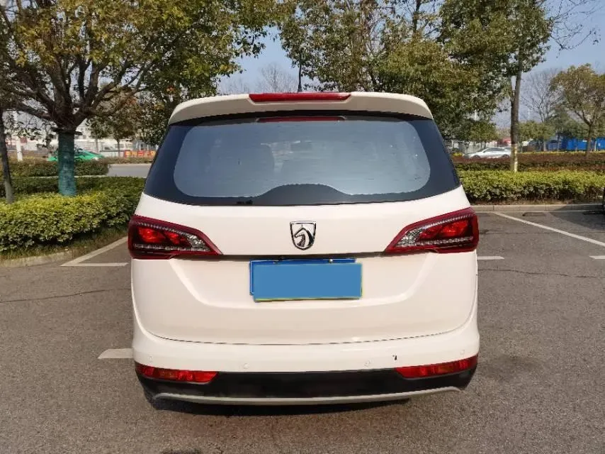 2019 BaoJun 730 1.5L 112HP L4 6MT,autocango,china used car exporter,china ev exporter,chinese used car exporter,chinese used ev exporter