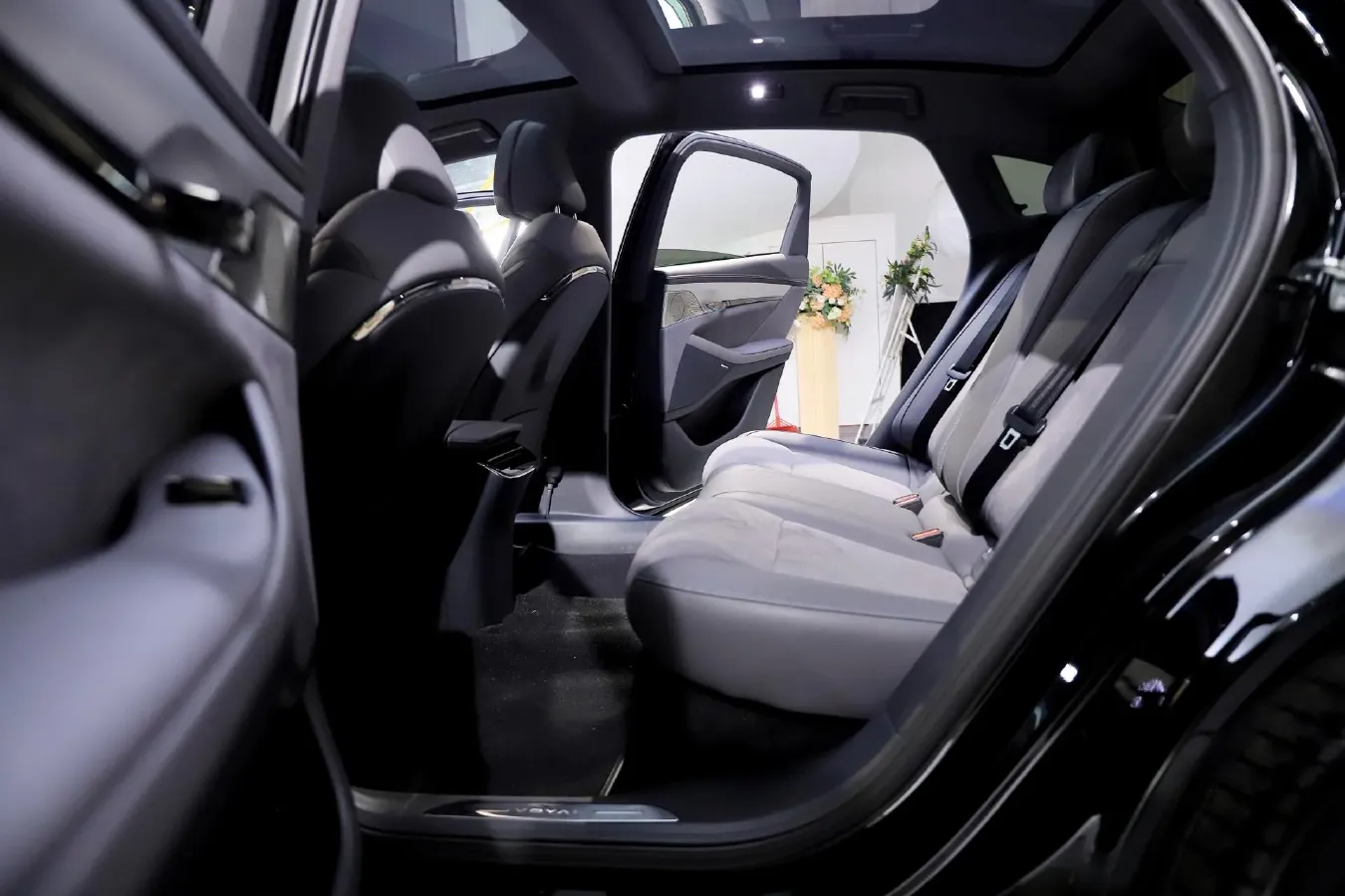 2024 Voyah ZhuiGuang 1.5T 136HP L4 PHEV 43KWH,autocango,china used car exporter,china ev exporter,chinese used car exporter,chinese used ev exporter