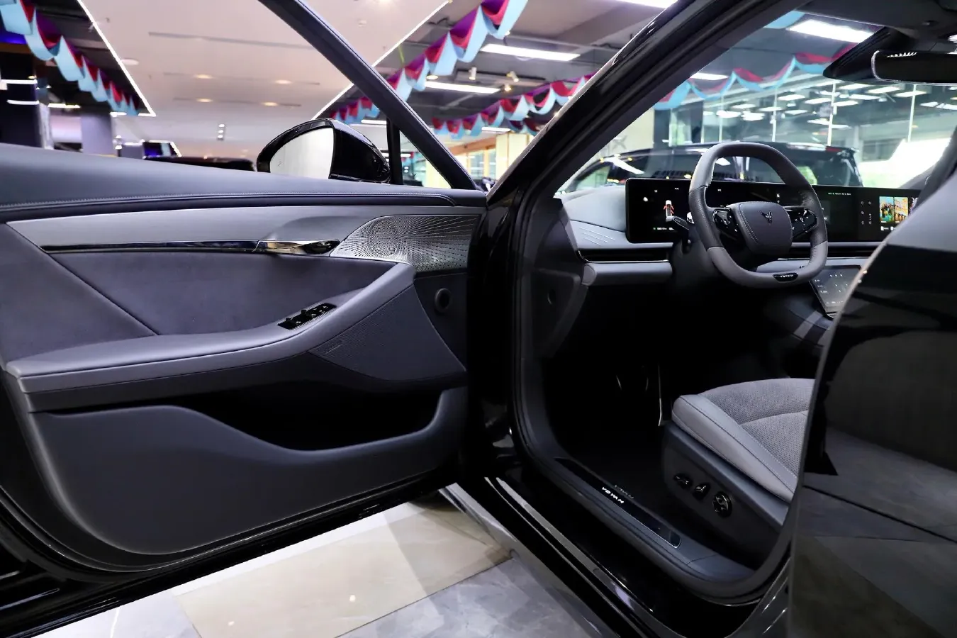 2024 Voyah ZhuiGuang 1.5T 136HP L4 PHEV 43KWH,autocango,china used car exporter,china ev exporter,chinese used car exporter,chinese used ev exporter