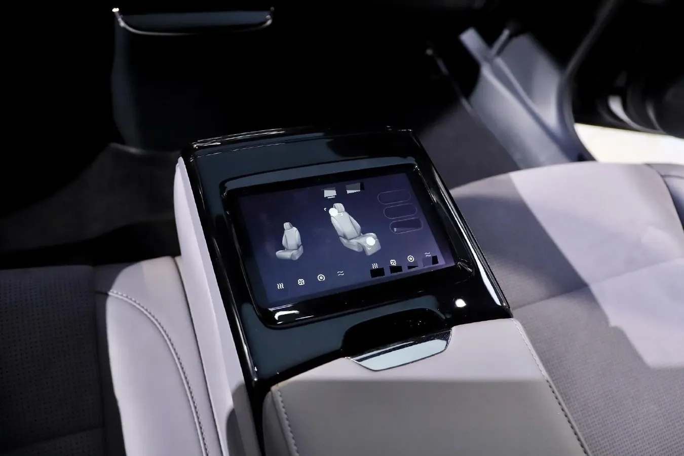 2024 Voyah ZhuiGuang 1.5T 136HP L4 PHEV 43KWH,autocango,china used car exporter,china ev exporter,chinese used car exporter,chinese used ev exporter