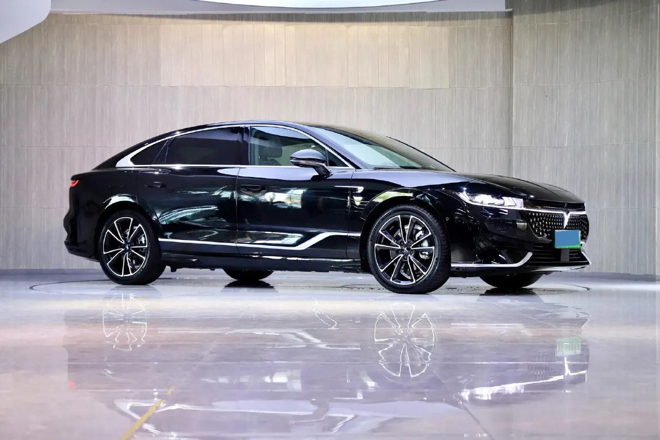 2024 Voyah ZhuiGuang 1.5T 136HP L4 PHEV 43KWH,autocango,china used car exporter,china ev exporter,chinese used car exporter,chinese used ev exporter