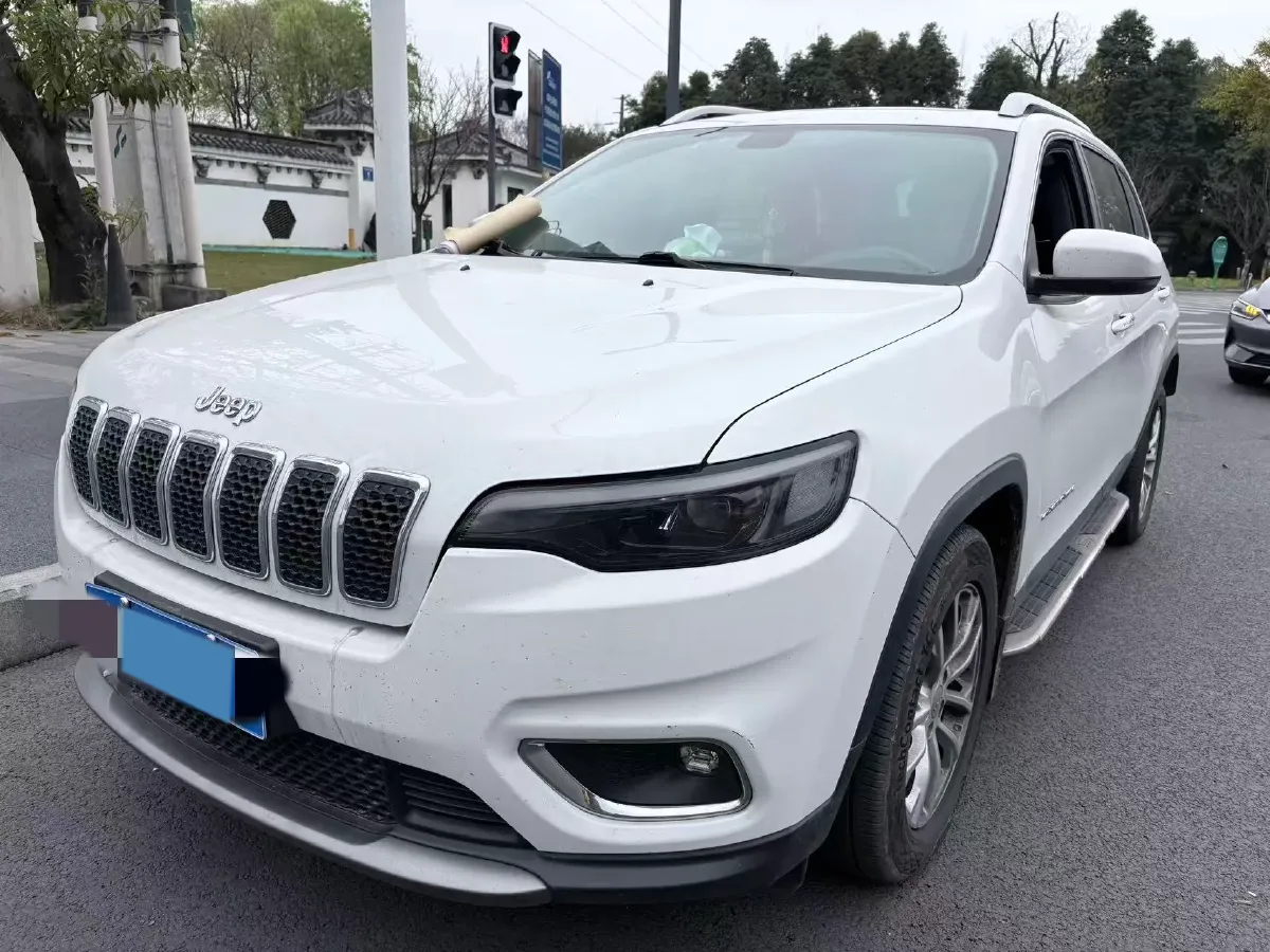 2019 Jeep Cherokee 2.0T 234HP L4 9AT,autocango,china used car exporter,china ev exporter,chinese used car exporter,chinese used ev exporter