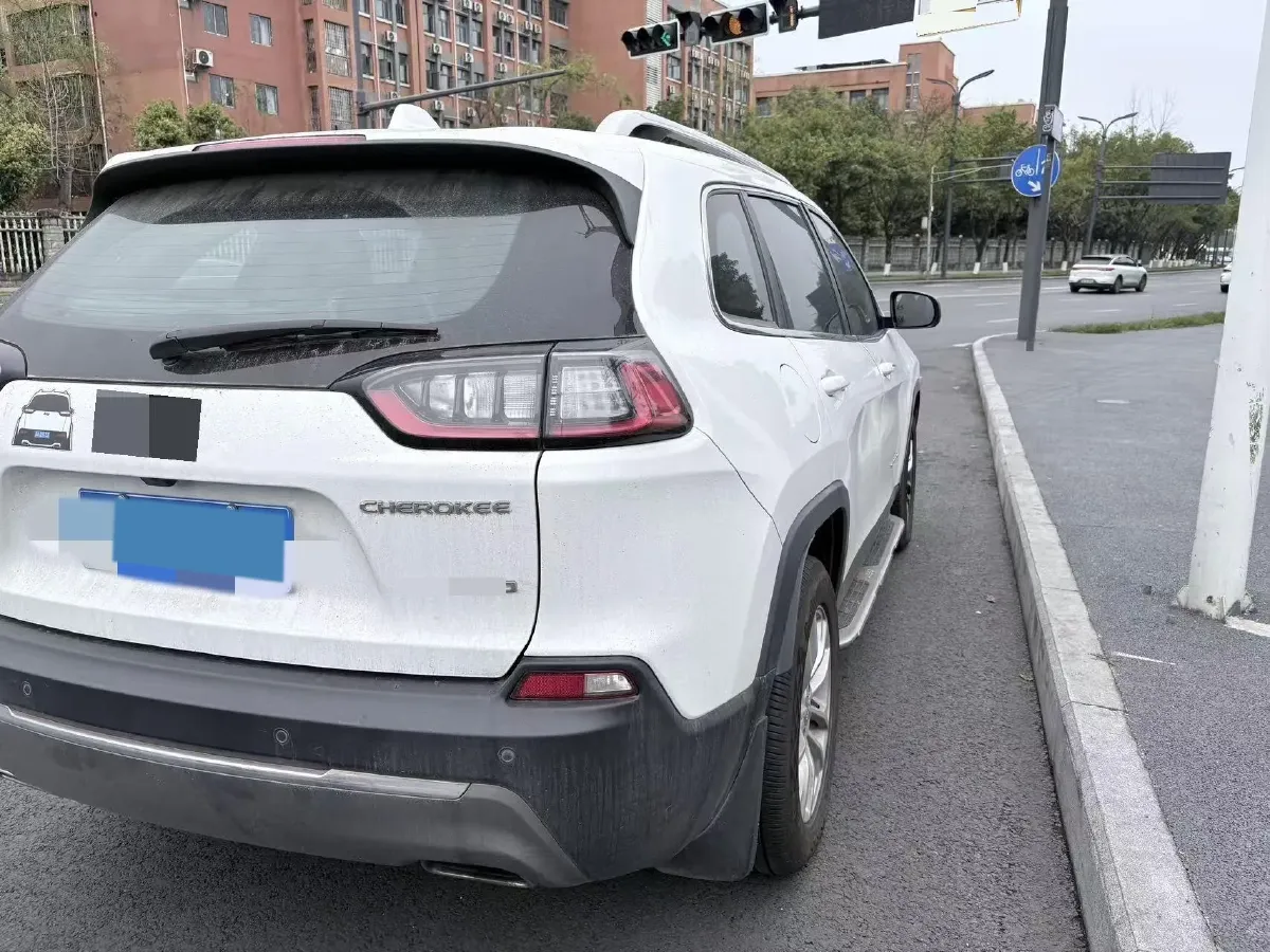 2019 Jeep Cherokee 2.0T 234HP L4 9AT,autocango,china used car exporter,china ev exporter,chinese used car exporter,chinese used ev exporter