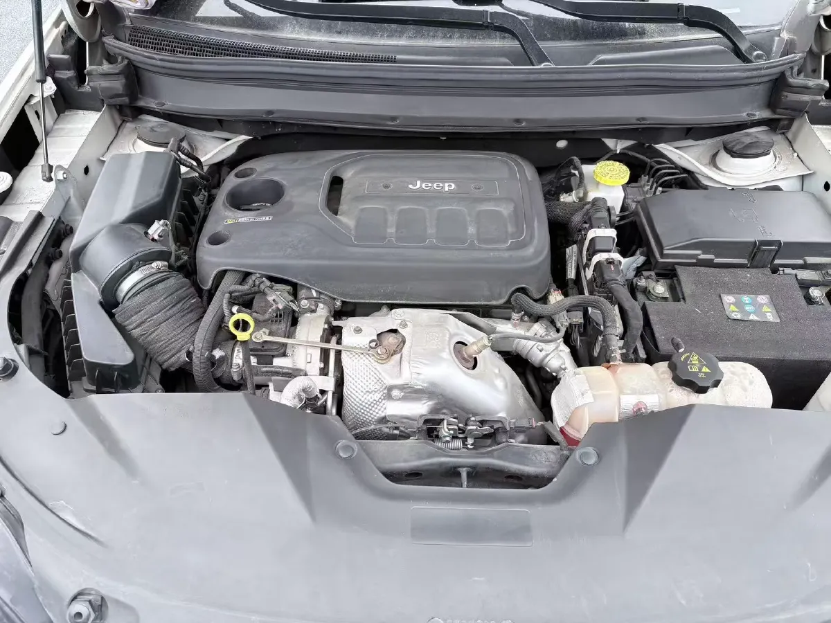 2019 Jeep Cherokee 2.0T 234HP L4 9AT,autocango,china used car exporter,china ev exporter,chinese used car exporter,chinese used ev exporter