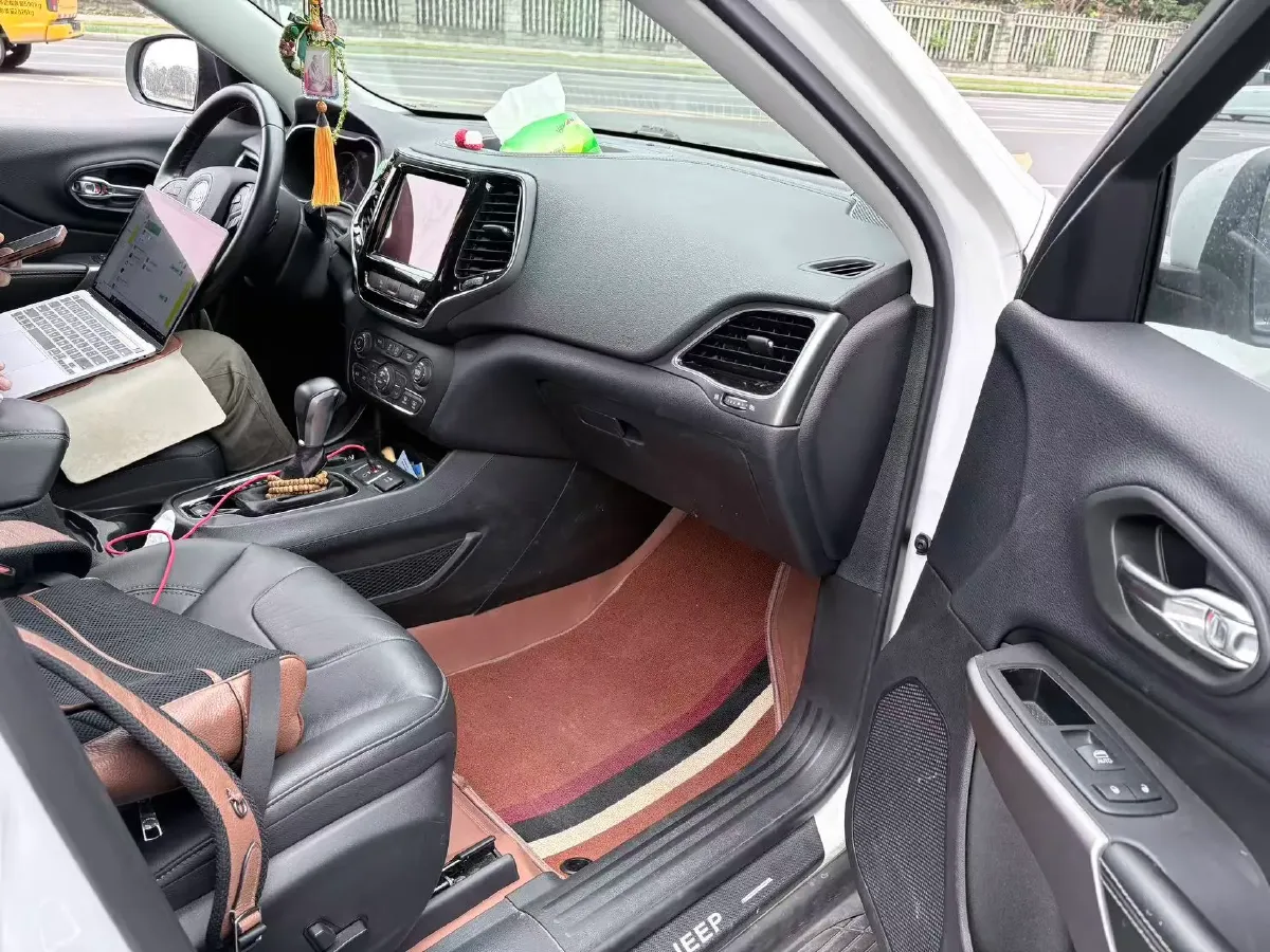 2019 Jeep Cherokee 2.0T 234HP L4 9AT,autocango,china used car exporter,china ev exporter,chinese used car exporter,chinese used ev exporter